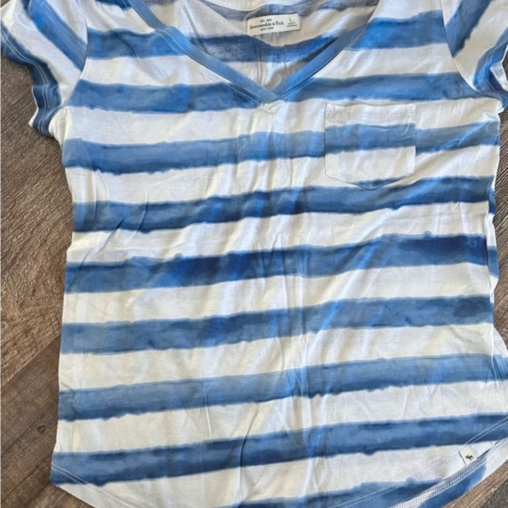Abercrombie & Fitch Blue and White Striped Short Sleeve Tee